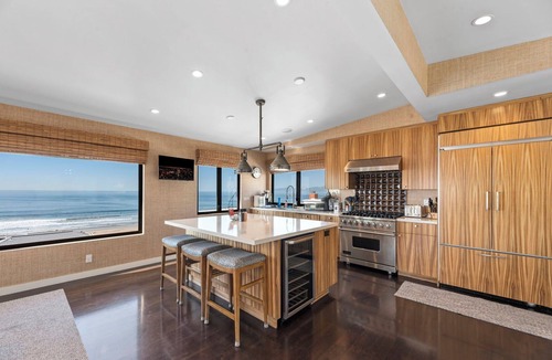 El Porto House | Luxury 4BR 3.5BA Manhattan Beach Ocean View Home + Elevator, AC, Steps to Beach