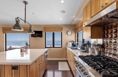 El Porto House | Luxury 4BR 3.5BA Manhattan Beach Ocean View Home + Elevator, AC, Steps to Beach