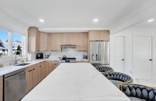 Alden Manor House | Luxury 4BR - 3.5BATH - Sleeps 10