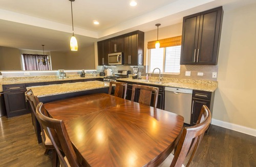 Bensenville House | Luxury 4BR, 3BA, Game Rm Near O’Hare & Down Town Free Parking
