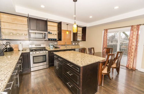 Bensenville House | Luxury 4BR, 3BA, Game Rm Near O’Hare & Down Town Free Parking