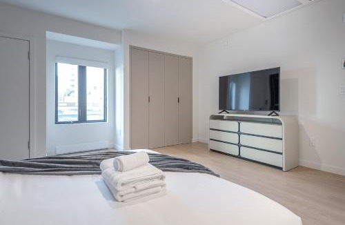 Downtown Montreal Apartment | Luxury 4BR 3BA Penthouse with Private Terrace