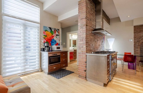 Shaughnessy Village House | Luxury 4BR/3BA Villa | Perfect for Groups