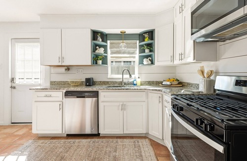 Del Mar House | Luxury 4BR Coastal Getaway - Minutes to Bayfront & Downtown