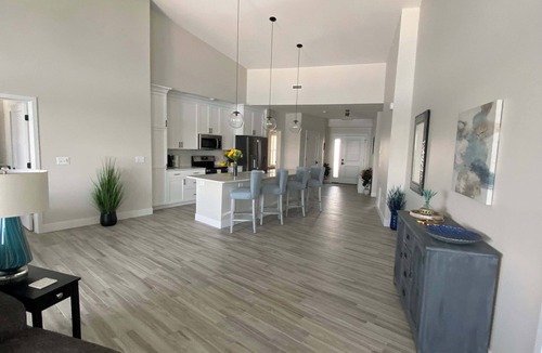 Rocky Mount Condo | Luxury 4BR Condo - Top Floor - LAKE VIEW - Lake