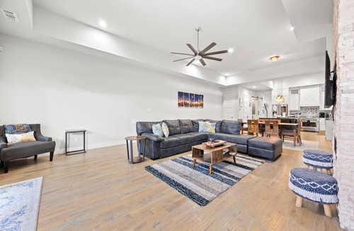 Old East Dallas House | Luxury 4BR Dallas Home/5 Mins DT/Private Yard