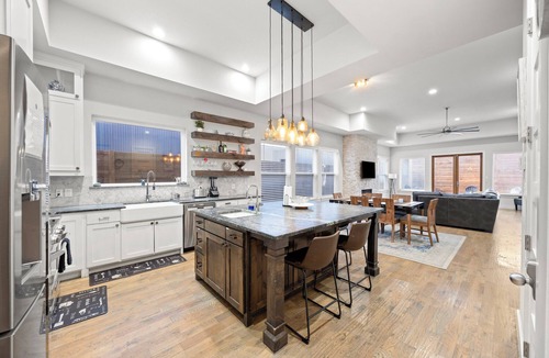 Old East Dallas House | Luxury 4BR Dallas Home/5 Mins DT/Private Yard