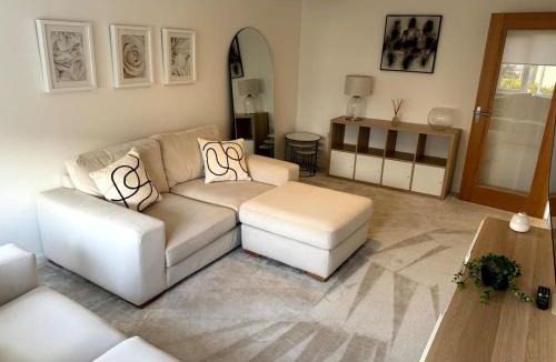 Hamilton House | Luxury 4BR Detached Exec Home