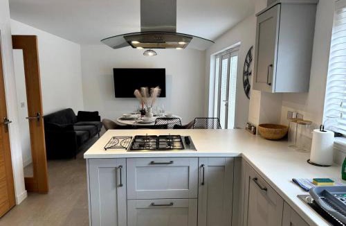 Hamilton House | Luxury 4BR Detached Exec Home