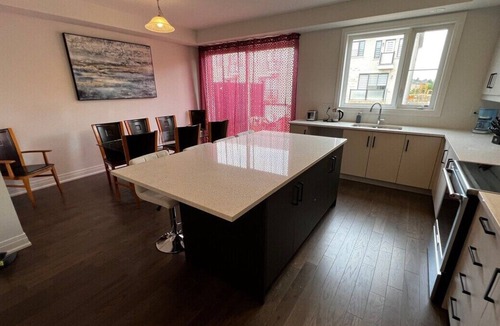 Newmarket House | Luxury 4BR En Suite Home with High-End Furniture