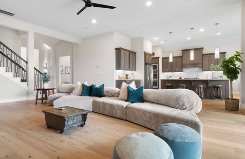 Leander Apartment | Luxury 4BR Escape | Private Cinema & Views