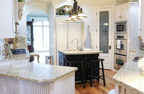 Williams Creek House | Luxury 4BR Estate on 1 Acre OutdoornKitchen & Fireplace Close To Kyle Field