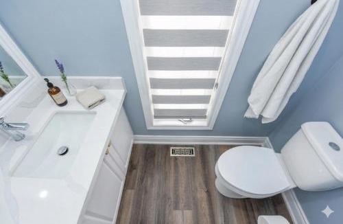Churchill Meadows House | Luxury 4BR Family Home, Sleeps 8 plus Private Fence