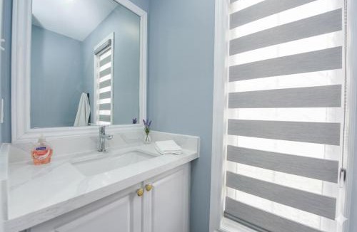 Churchill Meadows House | Luxury 4BR Family Home, Sleeps 8 plus Private Fence
