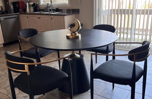 Vaughan House | Luxury 4BR Family Home in Vaughan – Free Parking & WiFi”