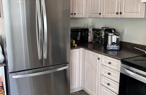 Vaughan House | Luxury 4BR Family Home in Vaughan – Free Parking & WiFi”