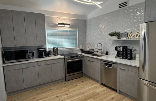 Wetmore House | Luxury 4BR Heated pool Near Six Flags La Cantera
