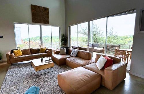 Dripping Springs House | Luxury 4BR Hilltop Retreat Scenic Views
