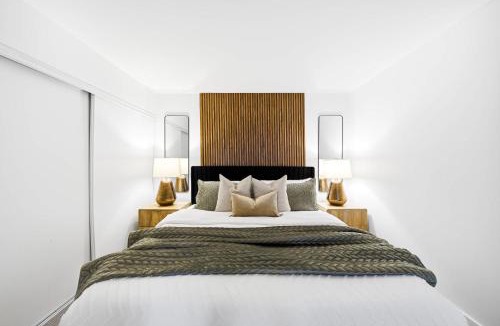 CityPlace House | Luxury 4BR Home Sleeps 14 with Parking