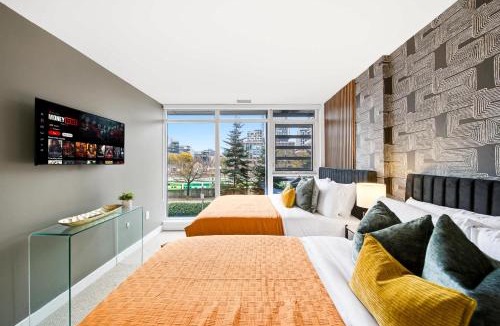 CityPlace House | Luxury 4BR Home Sleeps 14 with Parking