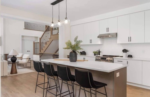 Lake of Bays House | Luxury 4BR Home w/Games Room, BBQ & Sunroom