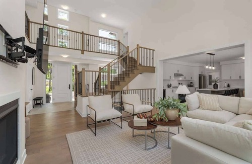 Lake of Bays House | Luxury 4BR Home w/Games Room, BBQ & Sunroom