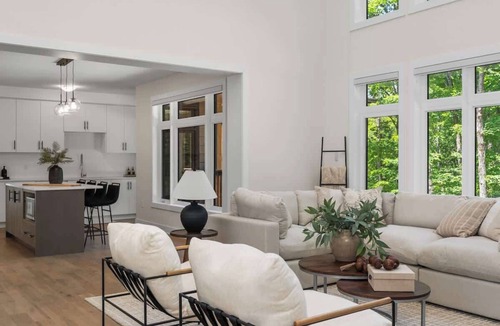 Lake of Bays House | Luxury 4BR Home w/Games Room, BBQ & Sunroom
