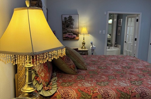 Lubbock Cabin | Luxury 4BR lodge with soaring ceilings, pool, spa, and sunlit view