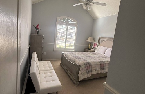 Lubbock Cabin | Luxury 4BR lodge with soaring ceilings, pool, spa, and sunlit view