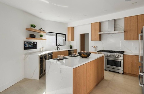 Sherman Oaks House | Luxury 4BR Modern Home w/Private Pool Near Universal Studios & Sofi Stadium