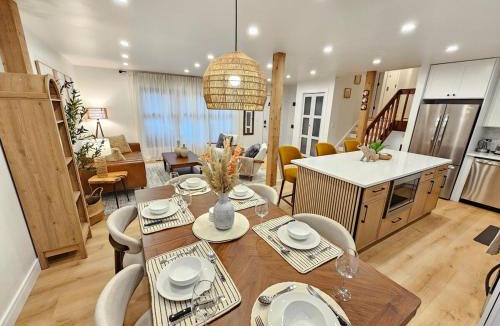 Waukegan Villa | Luxury 4BR near Six Flags & Naval Base
