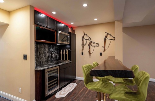 Prospect House | Luxury 4BR Norton Commons Retreat – Bourbon Lounge, Walk to Dining, Sleeps 10