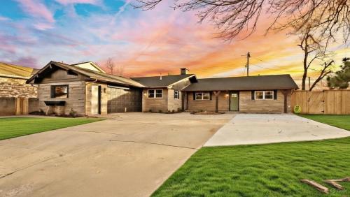 Central Oklahoma City House | Luxury 4BR OKC Retreat w Hot Tub & Firepit