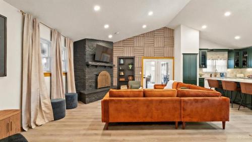 Central Oklahoma City House | Luxury 4BR OKC Retreat w Hot Tub & Firepit