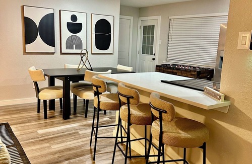 Mesquite House | Luxury 4BR Retreat – 10 Min to Downtown & Lake