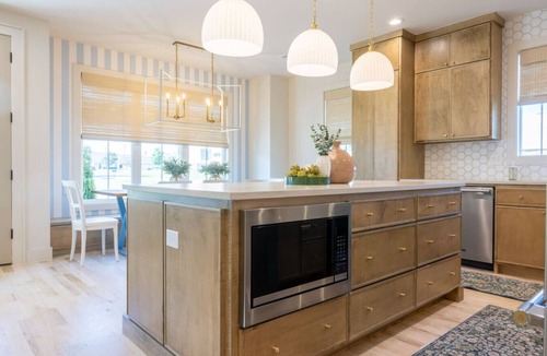 Broken Arrow House | Luxury 4BR |Sleeps 9 | New Build | Family Friendly