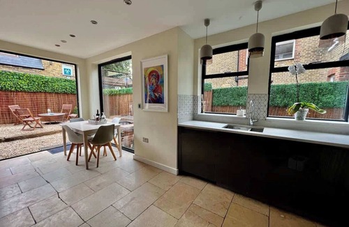 Streatham Condo | Luxury 4BR Smart Home - Garden - Designer Kitchen