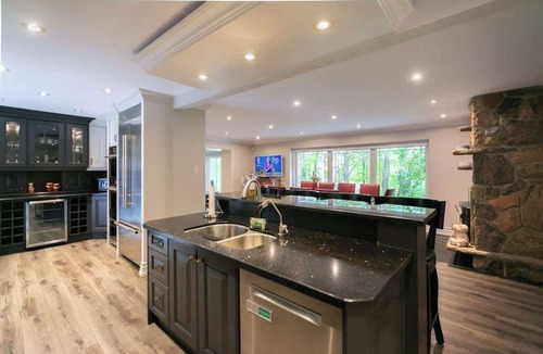 Caledon House | Luxury 4BR Stay with Swim Spa, Golf & Fireplaces