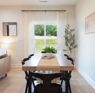 Lynchburg House | Luxury 4BR Townhome 8 Min to Liberty Sleeps 8
