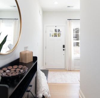 Lynchburg House | Luxury 4BR Townhome 8 Min to Liberty Sleeps 8
