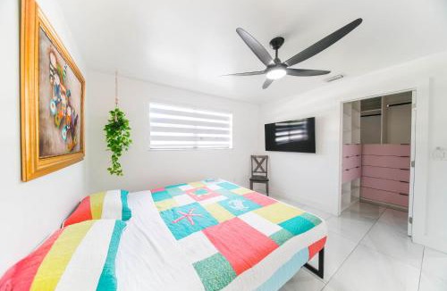 Tamiami Apartment | Luxury 4BR Villa Hot Tubs Billiard & Private Gym