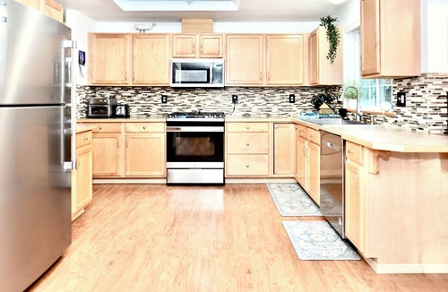 Westport House | Luxury 5 bdrm | lighthouse view | dog friendly, ADA accessible