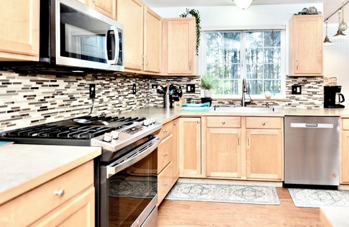 Westport House | Luxury 5 bdrm | lighthouse view | dog friendly, ADA accessible