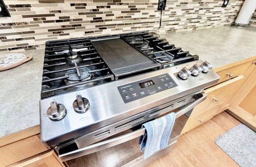 Westport House | Luxury 5 bdrm | lighthouse view | dog friendly, ADA accessible