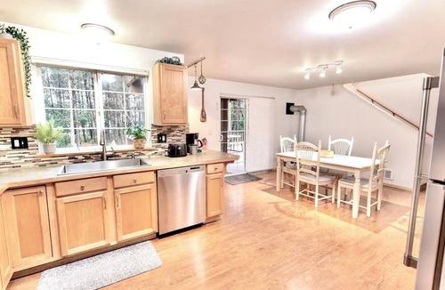 Westport House | Luxury 5 bdrm | lighthouse view | dog friendly, ADA accessible