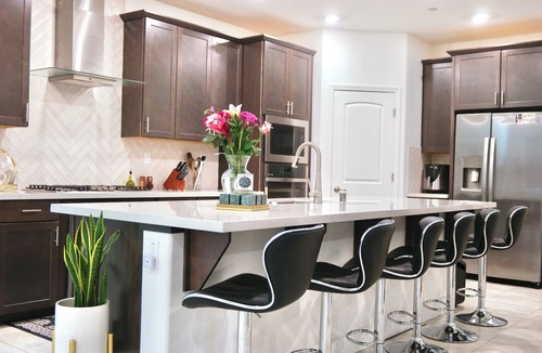 Antelope House | Luxury 5-Bed 3-Bath w Gym, Office, Game Room & EV Charger