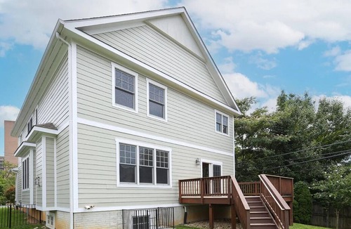 Addison Heights House | Luxury 5-bed 4.5 Bath house in Arlington. Walk to metro and Pentagon City Mall