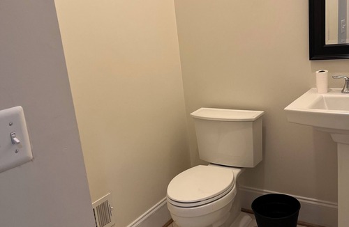 Addison Heights House | Luxury 5-bed 4.5 Bath house in Arlington. Walk to metro and Pentagon City Mall