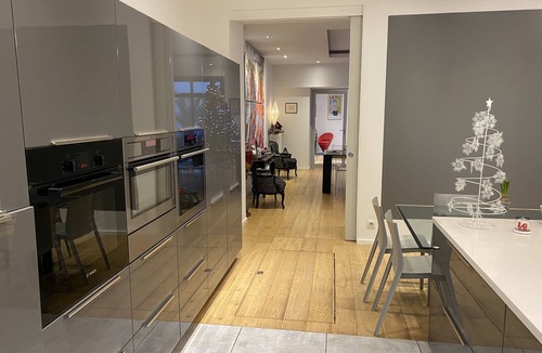 Albi Villa | Luxury 5-Bed Albi Villa: Heated Pool & Gourmet BBQ