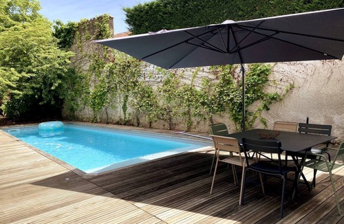 Albi Villa | Luxury 5-Bed Albi Villa: Heated Pool & Gourmet BBQ